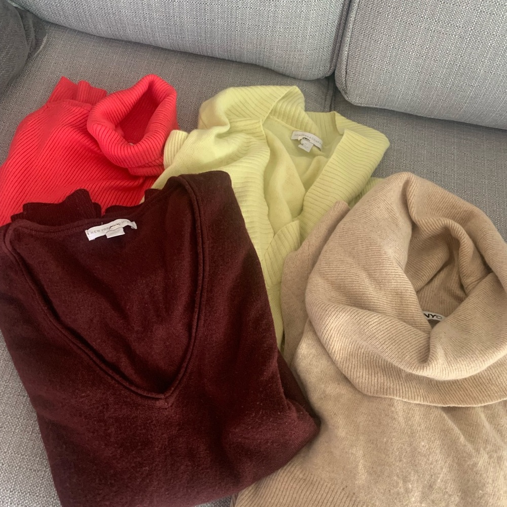 Clearance BUNDLE OF 4 two turtlenecks and two sweaters 
SIZE XS
GREAT CONDITION